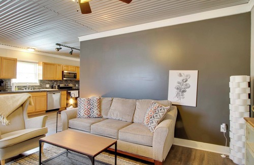 Greenwood Apartamento | Close to Uptown & Hospital: Greenwood Studio