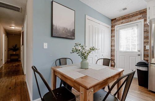 Eau Claire Casa | Close to USC & Midtown-Downtown - Newly Renovated
