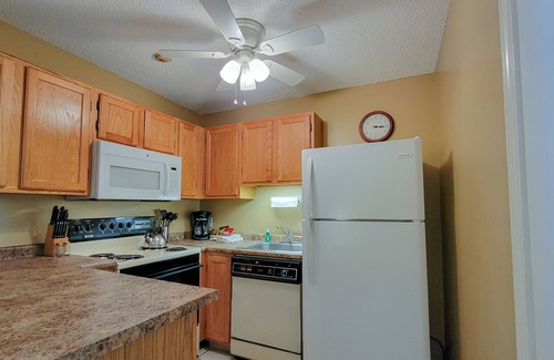 Weirs Beach Condominio | Close to Weirs Beach, Restaurants, and Adventure- 2BR Condo