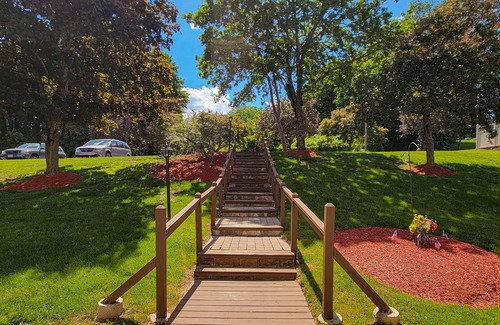 Weirs Beach Condominio | Close to Weirs Beach, Restaurants, and Adventure- 2BR Condo