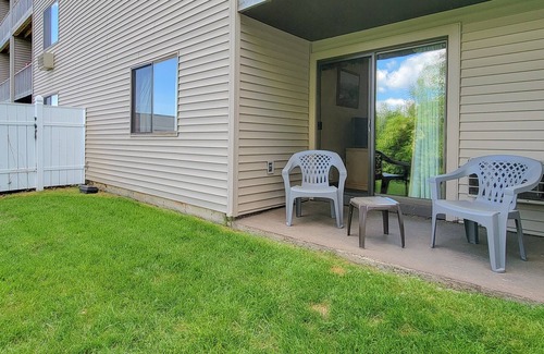 Weirs Beach Condominio | Close to Weirs Beach, Restaurants, and Adventure- 2BR Condo