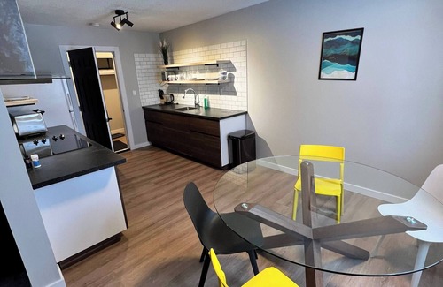 Southwest Edmonton Casa | Cerca de la Universidad Whyte, nueva renovación
