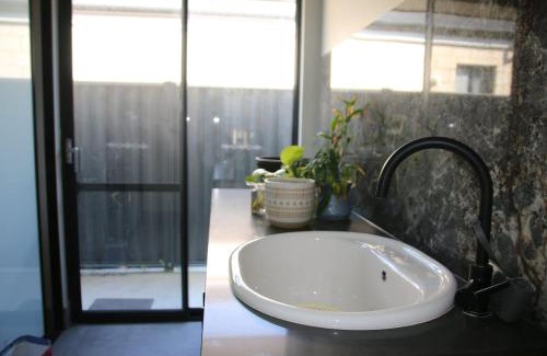 Brabham Casa | Close to Wild Life Park and shopping, Cosy living