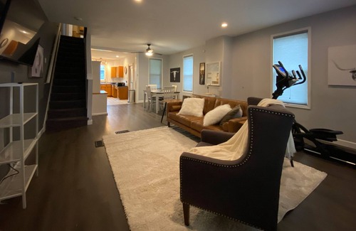 Bethlehem Apartamento | Close to Wind Creek/Events/Food! ✔Hot-tub ✔Garage