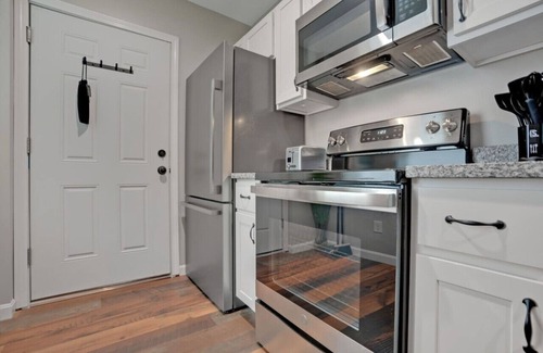 Gorham Apartamento | Modern Studio with Wi-Fi | Long Term Available