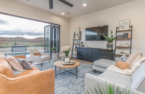 Washington Casa | Closest 8 Bedroom To Zion-Private Pool and Hot Tub! 2272