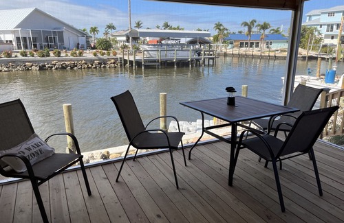 Saint James City Apartamento | Closest Inn to Deep Water in St James City. Perfect for monthly rental!