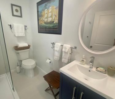 Naples Park Apartamento | Closest Studio Suite to Vanderbilt Beach, new remodel, well appointed, BBQ, yard, very private plus many extras!