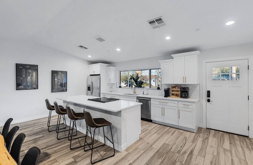 Entertainment District Casa | Closest Walk to Entertainment District