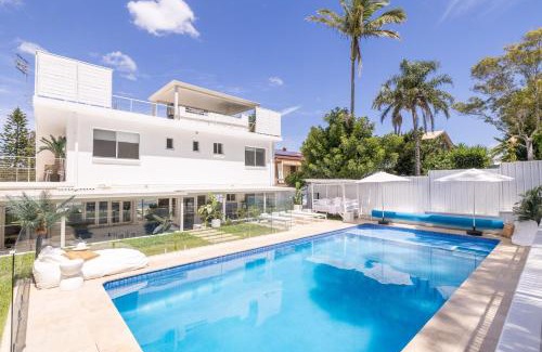 Corlette Casa | Cloud Nine, 18 Wynne Cres - heated pool, waterviews, beach