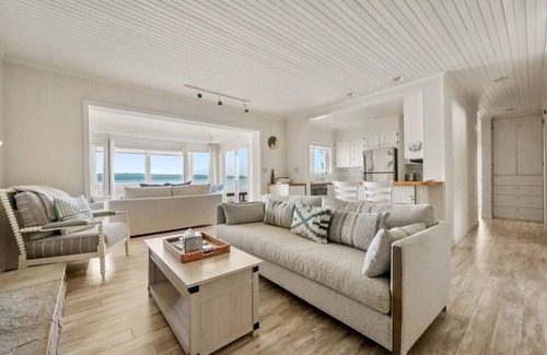 Lake Township Casa | Cloud Nine on Crystal Lake