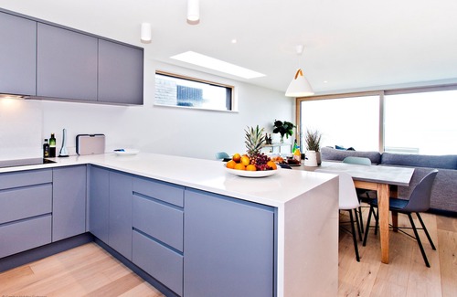 Icklesham Casa | Cloudbreak - a beachfront property that sleeps 6 guests in 3 bedrooms