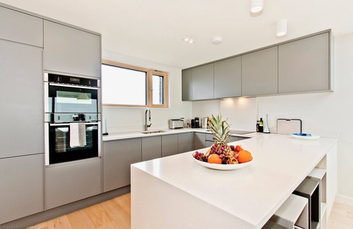 Icklesham Casa | Cloudbreak - a beachfront property that sleeps 6 guests in 3 bedrooms