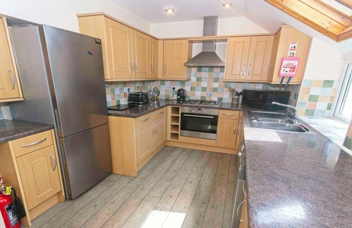 Braunton Cabaña | Cloudbreak Braunton 4 Bedroom, Sleeps 8, Dog Friendly