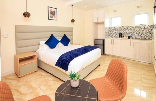 Greater Johannesburg Metropolitan Area Cabina | clouds 52 lodge