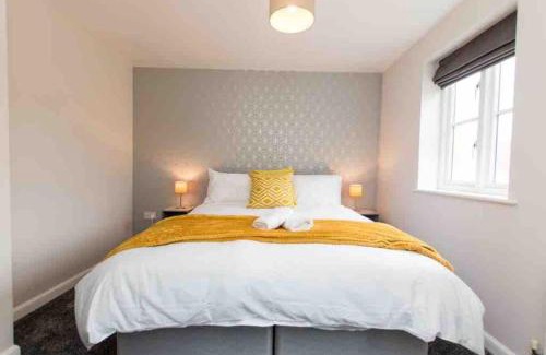 Birmingham Casa | Cloudstays Birmingham Luxury Townhouse 2 lakes sleeps upto 8 Free Parking & WIFI