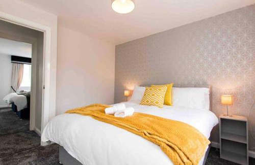 Birmingham Casa | Cloudstays Birmingham Luxury Townhouse 2 lakes sleeps upto 8 Free Parking & WIFI