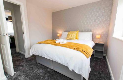 Birmingham Casa | Cloudstays Birmingham Luxury Townhouse 2 lakes sleeps upto 8 Free Parking & WIFI
