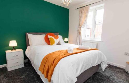 Birmingham Casa | Cloudstays Birmingham Luxury Townhouse 2 lakes sleeps upto 8 Free Parking & WIFI