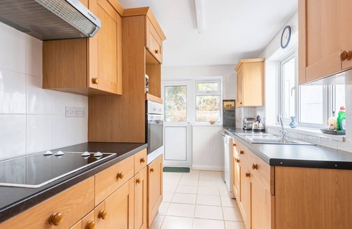 Crantock Cabaña | Clovelly Cottage, Crantock, near sandy beaches