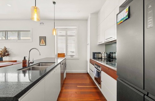 Clovelly Casa | Clovelly Gables Classic Seaside Abode near Bronte