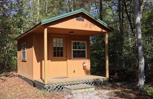 Wilder Apartamento | Clover's Book Cabin on Hidden Paradise Farms