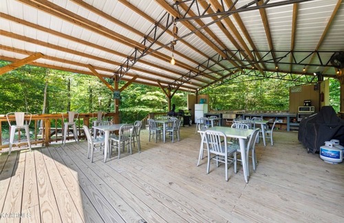 Wilder Apartamento | Clover's Book Cabin on Hidden Paradise Farms