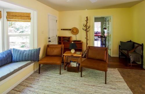 Cloverdale Casa | Cloverdale Creekside Retreat