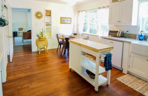 Cloverdale Casa | Cloverdale Creekside Retreat