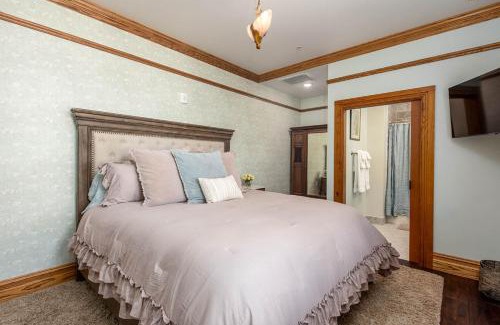Cloverdale Hotel | Cloverdale House Inn
