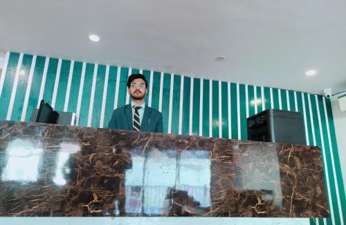 Varanasi Casa | CLOVETREE HOTEL VARANASI AC & Non Ac rooms near Maidagin parking close to Kashi Viswanath temple and Ganga ghat