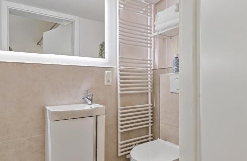 Luebeck Old Town Apartamento | CLS Moderne City-Wohnung in Lübeck Altstadtinsel, gratis WLAN, Smart TV, alles in in direkter Umgebung Restaurants, Supermarkt, Bushaltestelle, Parkhaus, Bahnhof, Hansemuseum, Hüxstraße, Nähe UKSH und Dräger