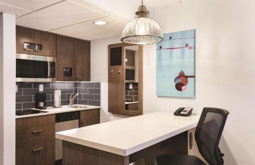 Charlotte Hotel | CLT Sky Suites