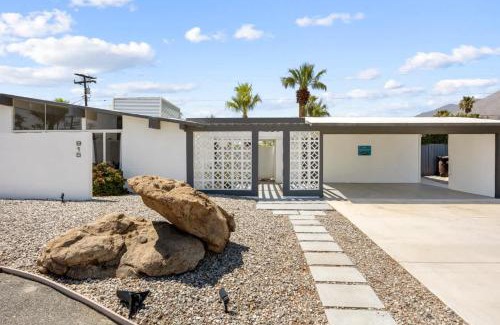 Racquet Club Estates Casa | Club 915 Getaway- Pool BBQ and Pet Friendly