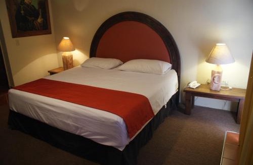 Pichilingue Hotel | Club Cantamar Beach Hotel & Marina
