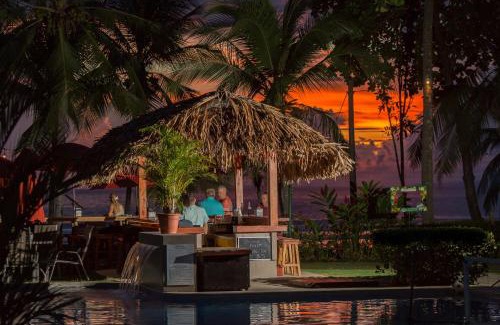 Jacó Hotel | Club del Mar Oceanfront
