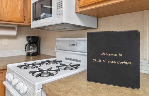 Rural Estates Cabaña | Club Naples Cottage - Cozy Private Home 10 Minutes from the Beach!