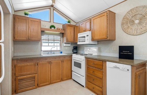 Rural Estates Cabaña | Club Naples Cottage - Cozy Private Home 10 Minutes from the Beach!