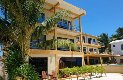 Cayo Corker Hotel | Club Rooms At Popeyes Beach Resort