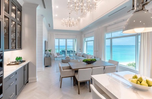 Seven Mile Beach Condominio | Club Se7en at The Beachcomber