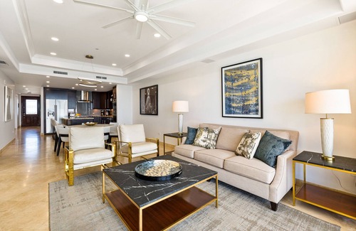 Seven Mile Beach Condominio | Club Se7en at The Beachcomber