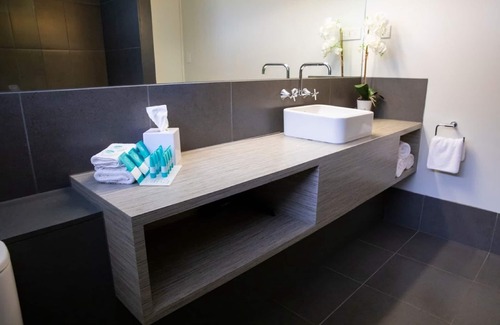 Mission Beach Hotel | Club Wyndham Mission Beach