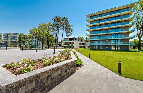 Balatonlelle Apartamento | Clyde-Premium Lelle Waterfront Private Apartment
