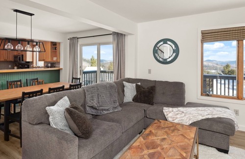 Warren Casa | Clyde's Cabin 4 Bedroom Home