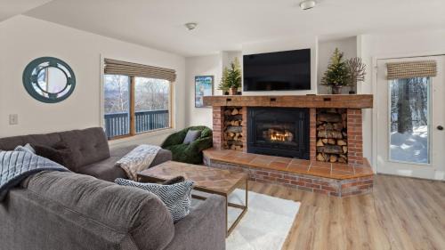 Warren Casa | Clyde's Cabin home