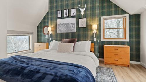 Warren Casa | Clyde's Cabin home
