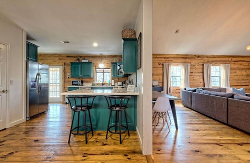 Tiger Cabina | Clyde’s Cabin: Mtn View, Fire Pit, Pet-Friendly