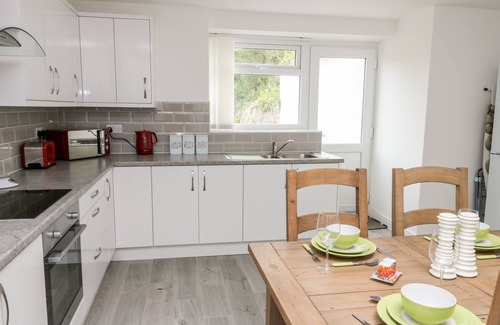 Llanerchymedd Cabaña | CLYDFAN COTTAGE, pet friendly, with a garden in Llannerch-Y-Medd