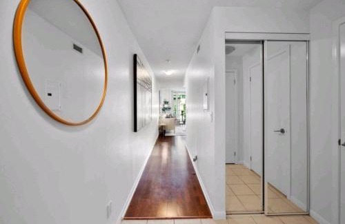 Fort York Apartamento | CN Tower View with Free Parking, Pool, Gym, Free Skating, and More