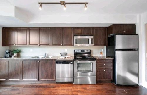Fort York Apartamento | CN Tower View with Free Parking, Pool, Gym, Free Skating, and More